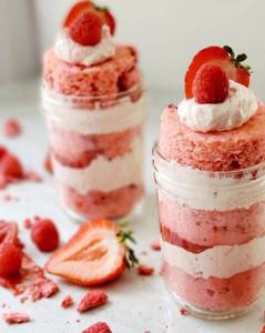 1 Strawberry jar cake +1 Tresleches jar cake (Combo)                                              
