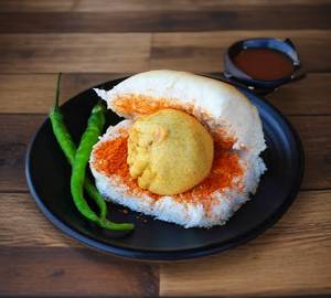 Hatke janjhanit vadapav