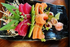 Sashimi Moriwase Platter [12 Pieces]