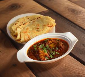 Chilli chicken+ 2 lachha Paratha+Salad+Pickle combo meal