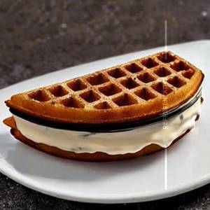 Nuttella Bomb Waffle