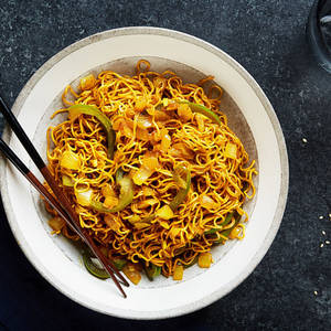 Veg Singapuri Noodles (serves 2-3)