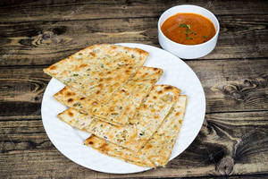 Onion Stuffed Naan With Gravy