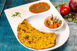 Dal Makhani With Missi Roti