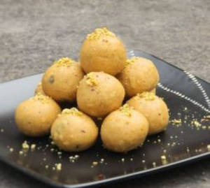 Dry Fruit Besan Laddu [o]
