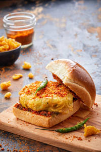 Vada Pav [3 Pieces]