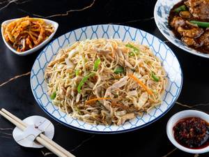 Wok Tossed Hakka Noodles Chicken