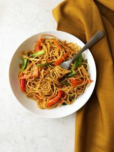 Chilly Garlic Noodles  [Non Veg]