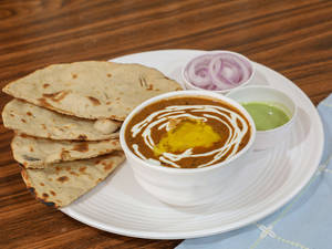 Dal Makhani With Lachha Paratha And Raita
