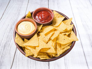 Nachos With Cheese And Salsa