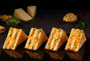 Chilli Paneer Mozzarella Grilled Sandwich