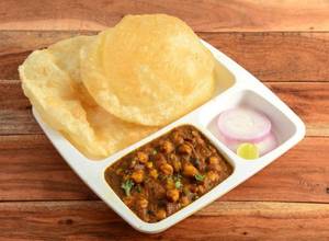 Chhole Poori (4 Pcs) Combo