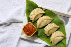 Vegetable Makhani Momos {10 Pcs}