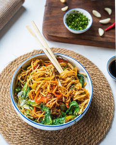 Chilli Basil Hakka Noodles