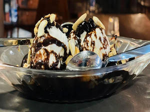 Brownie Cake With Ice Cream