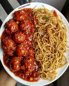 Hakka Noodles + Manchurian Gravy