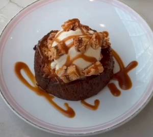Brownie with vanilla ice cream [2 scoops]                                          