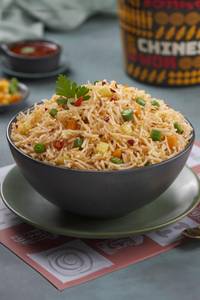Veg Chilli Garlic Fried Rice - Half (500 ml)