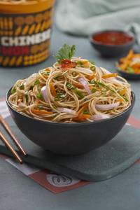 Veg Chinese Hakka Noodles - Half (500 ml)