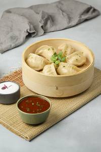 Steamed Chicken Classic Momos with Momo Chutney