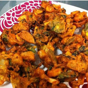 Mixed Veg Bhajiya: 300G with Tomato sauce