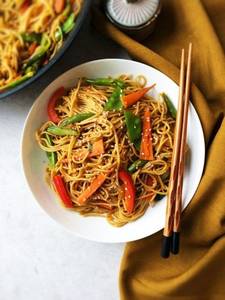 Veg garlic noodles