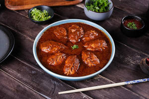 Kashimiri Rogan Josh Gravy Paneer Momo