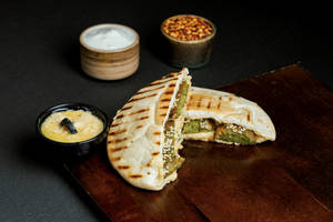 Labanese Falafal With Hummus & Baked Pita