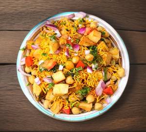 4 Pcs Papdi Chaat + 18 Pcs Pani Puri