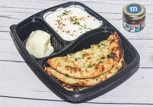 Paneer Pyaaz Paratha / 2pcs