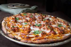 Tandoori paneer pizza
