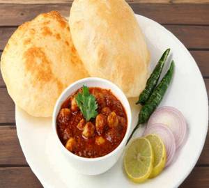 4 Poori with Aloo Soyabean Sabji [ 250 ml]