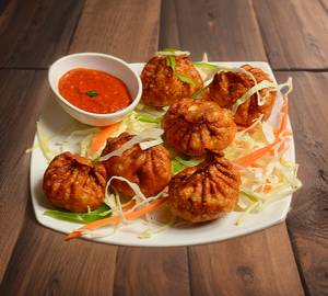 Fried Mix Veg Momos  Red chilli sauce[ 6 Pieces ]