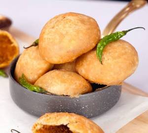 Hing Daal ki Kachori (1 pc)