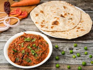 Veg Kolhapuri With 2 Tandoori Roti