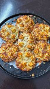 Paneer Tikka Garlic Bread