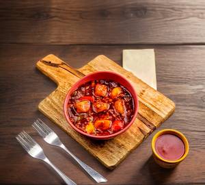 Chilli Paneer Gravy [ 8pcs ]