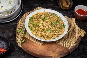 Egg Hakka Noodles