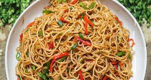 Egg Hakka Noodles