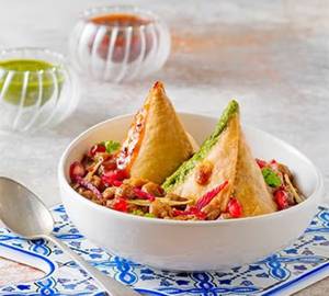 Samosa Chaat With Chhole