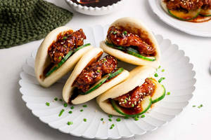 Crispy Basil Chicken Bao