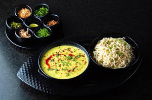 Veg Khow Suey Platter