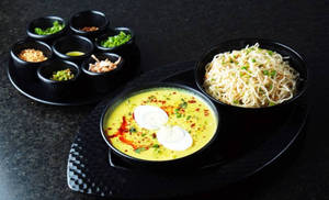 Chicken Khow Suey Platter