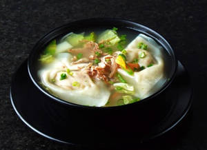 Veg Wonton Soup (2 Wontons)
