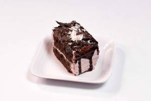 Eggless Chocolate Flake Pastry