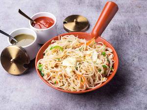 Egg Road Side   Noodles