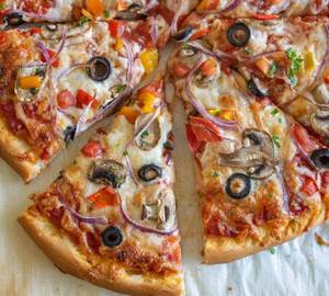 Spicy veg cheesy pizza [ 7inches ]