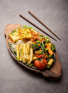 Grilled Cottage Cheese Platter In Mushroom Sauce