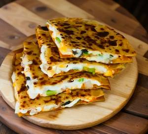 Cheese Chilli Paratha 1