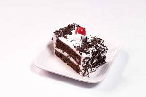 Eggless Blackforest Pastry